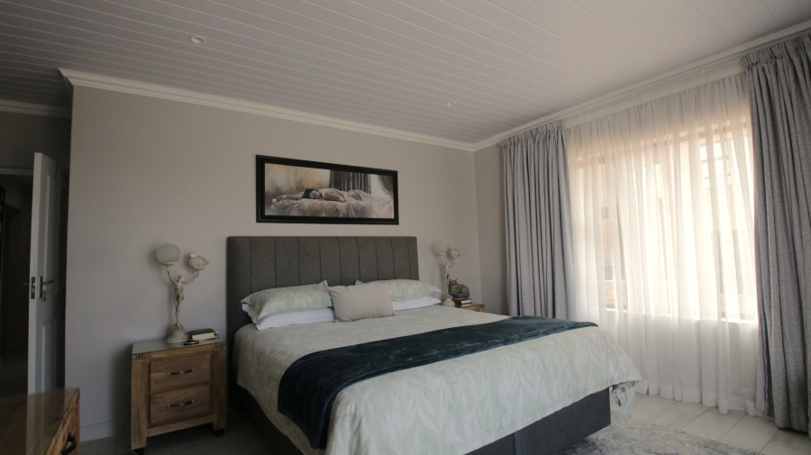 5 Bedroom Property for Sale in Dana Bay Western Cape